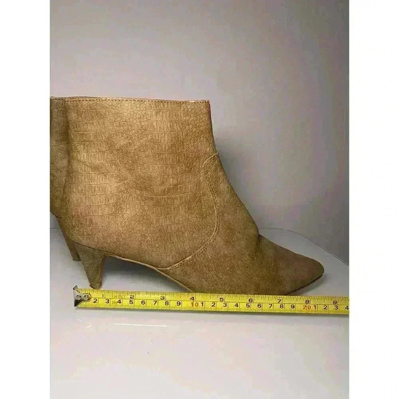 Express Womens Ankle Boots Tan Brown Kitten Heel Side Zip Pointed Toe 8 Textured - Picture 11 of 13
